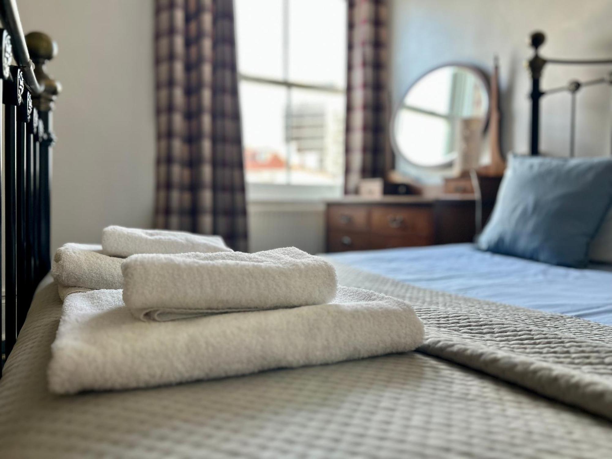 Clarence Quarters Self-Catering Guest House Portsmouth Ngoại thất bức ảnh